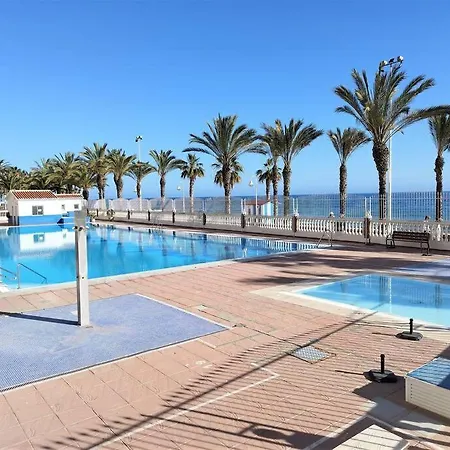 Appartement Beachfront With Pool In Urb Pueblo Nuevo And Tennis